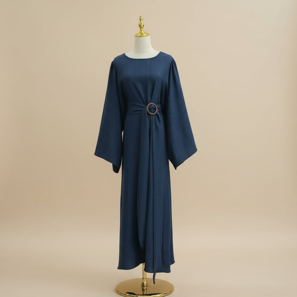 Isadora Bescheidenes Maxikleid mit Gürtel