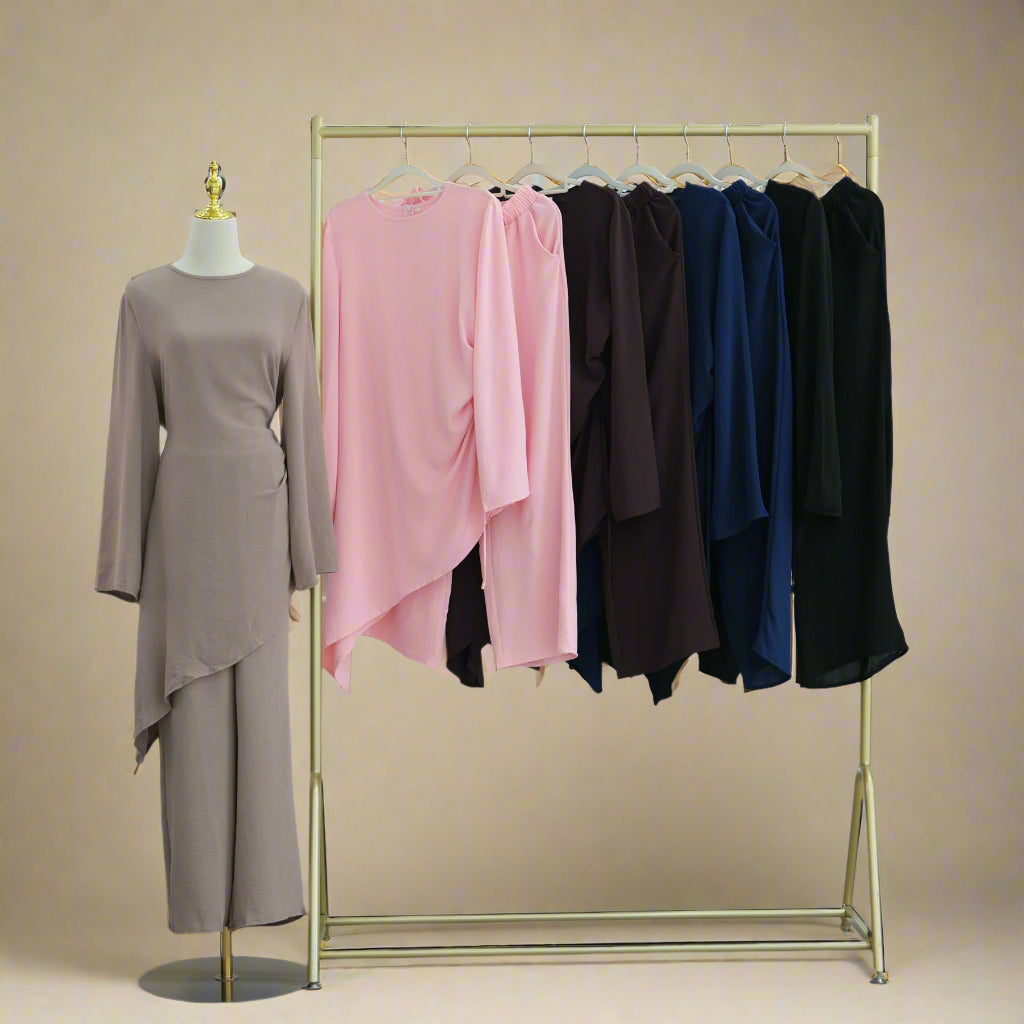 Asimetrik Drape Tunik ve Geniş Paça Pantolon Takımı