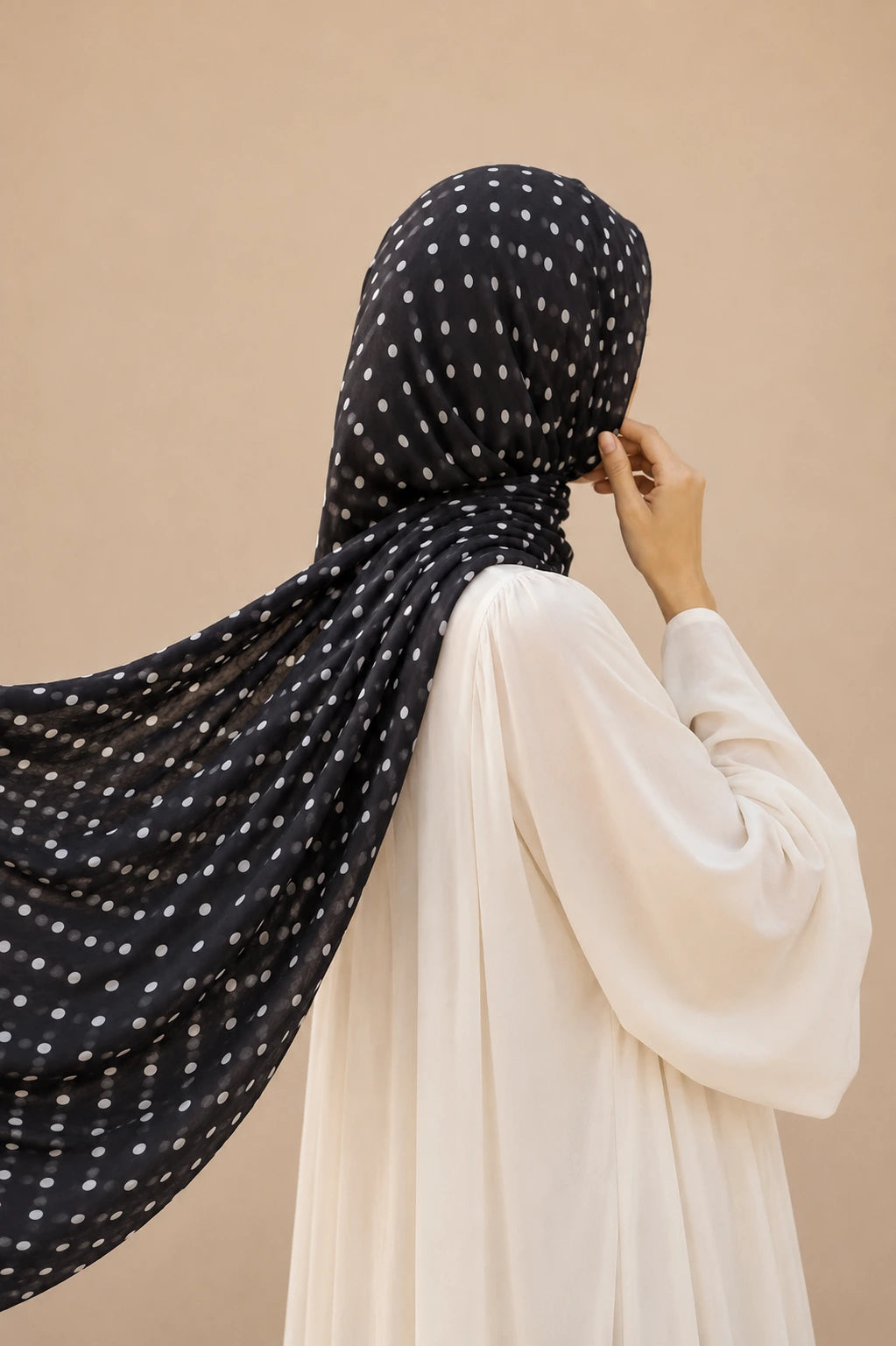 Schwarzer Premium-Modal-Hijab mit Polka-Dots