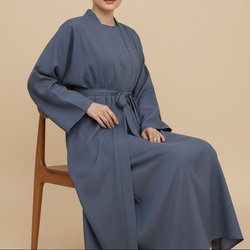 Abaya drapeada a dúo y vestido lencero