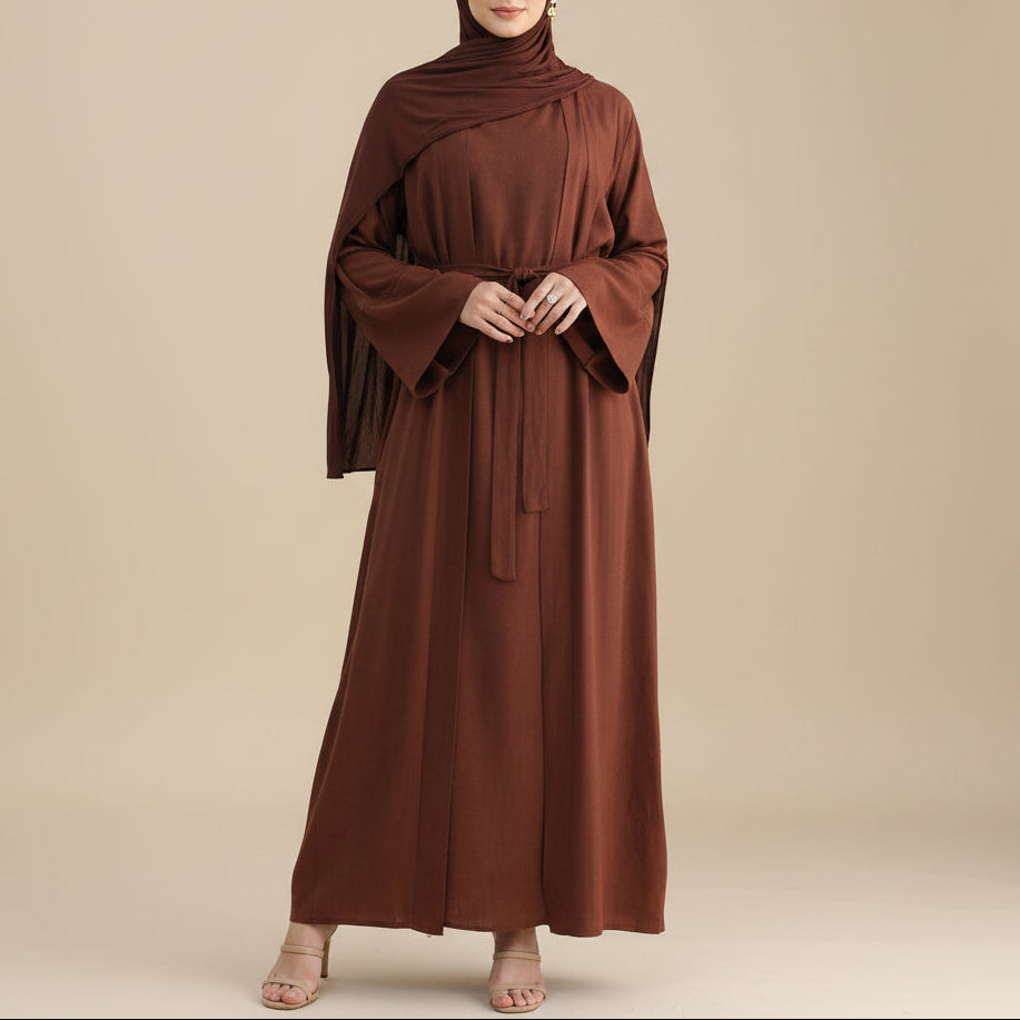 Abaya drapeada a dúo y vestido lencero