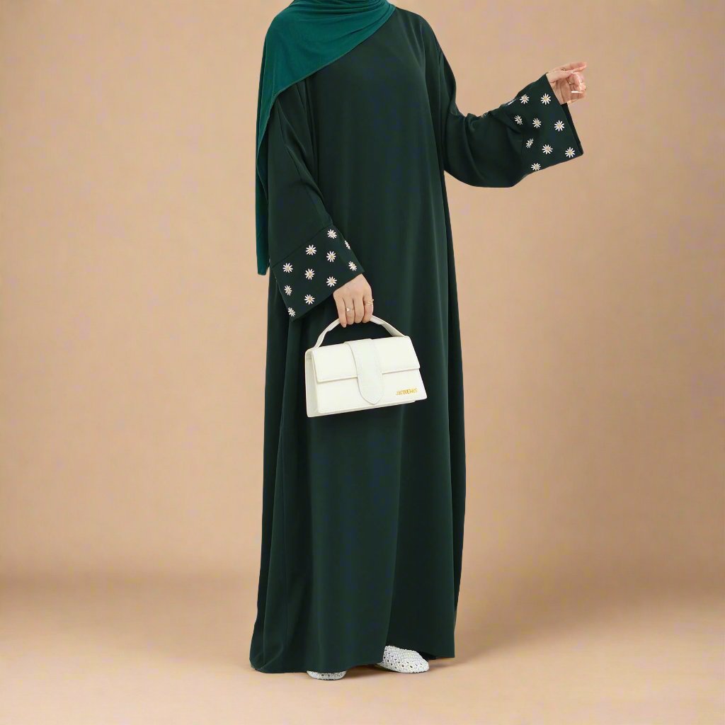 Abaya fermée Jamila brodée de fleurs sophistiquées