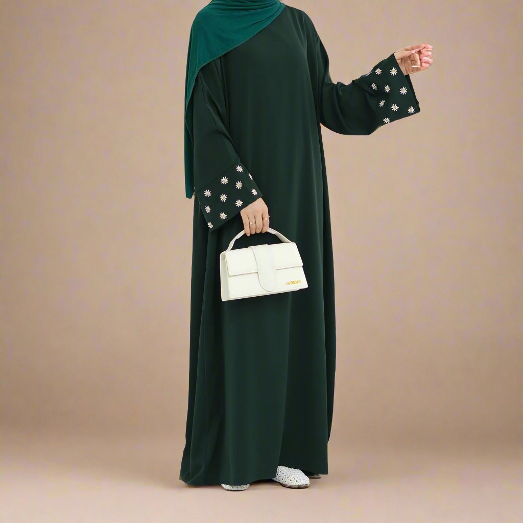 Abaya fermée Jamila brodée de fleurs sophistiquées