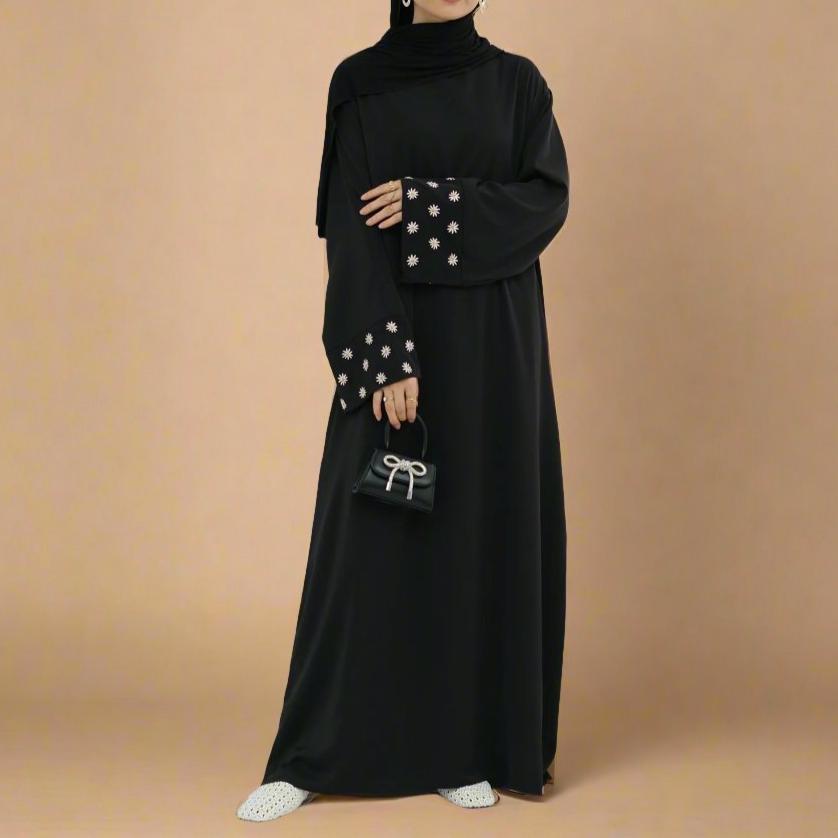 Abaya fermée Jamila brodée de fleurs sophistiquées