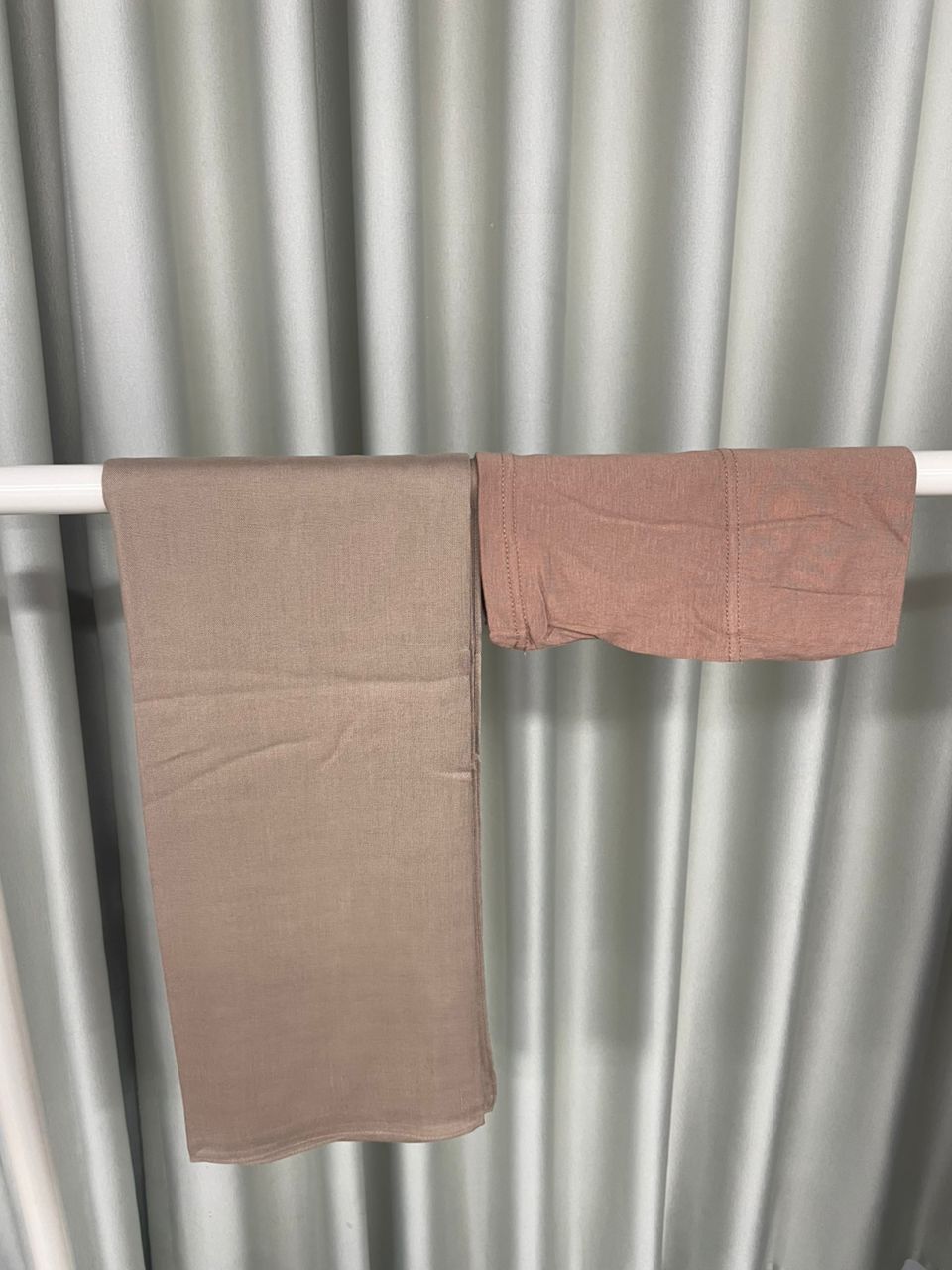 Tacar Hijab Meaitseála Modal Sinséir