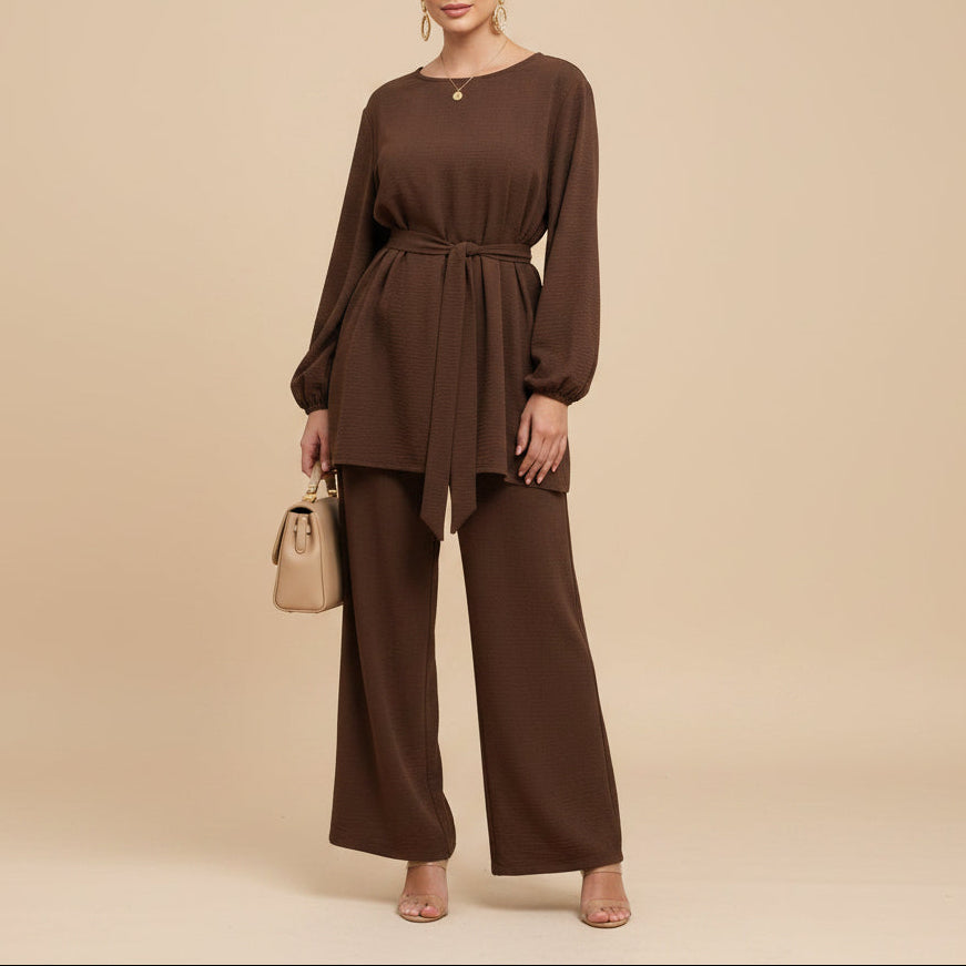 Kaia Relaxed Modest Set med del av setet