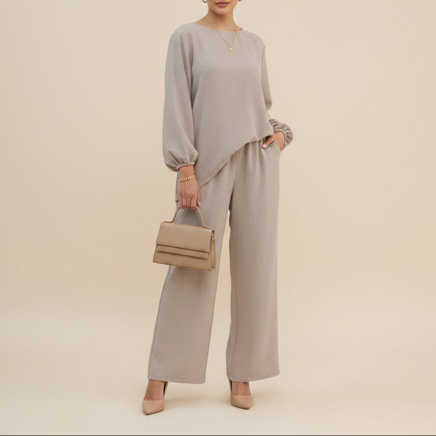 Kaia Relaxed Modest Set med del av setet