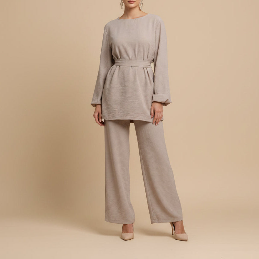Kaia Relaxed Modest Set med del av setet