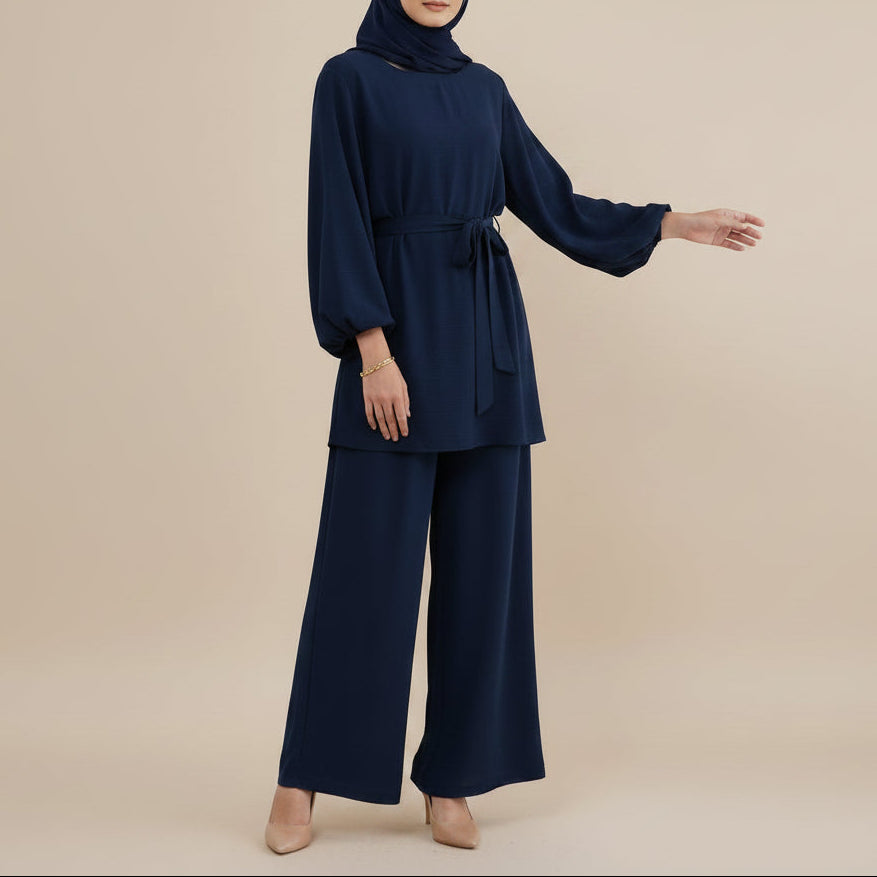 Kaia Relaxed Modest Set med del av setet
