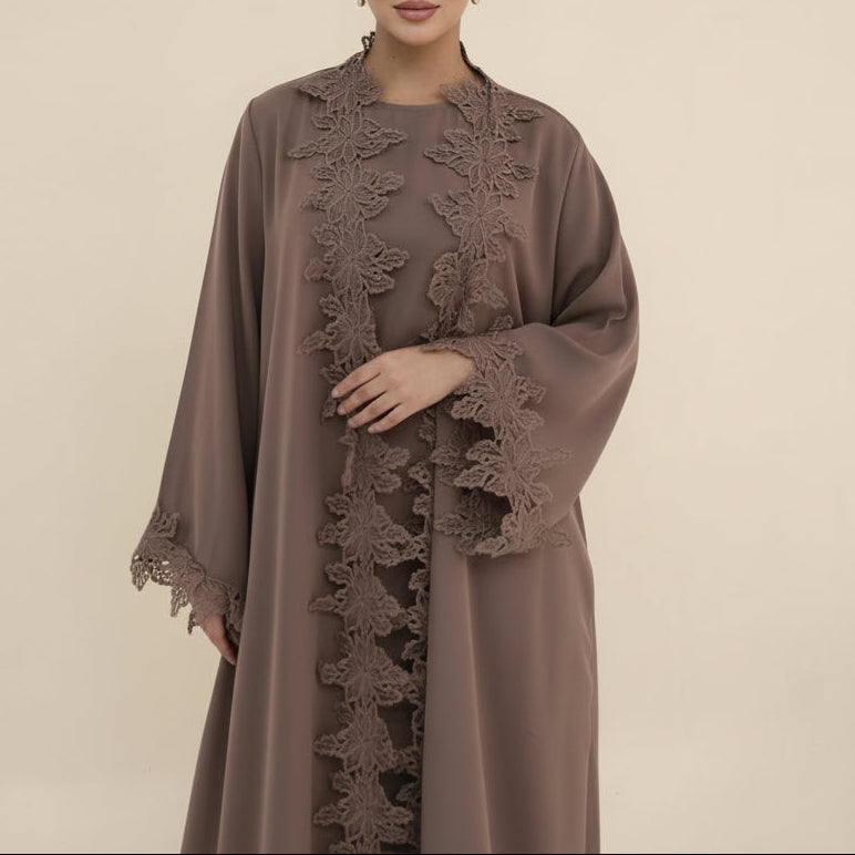 Σετ Abaya με ανοιχτή δαντέλα και λουλούδια Lucienna