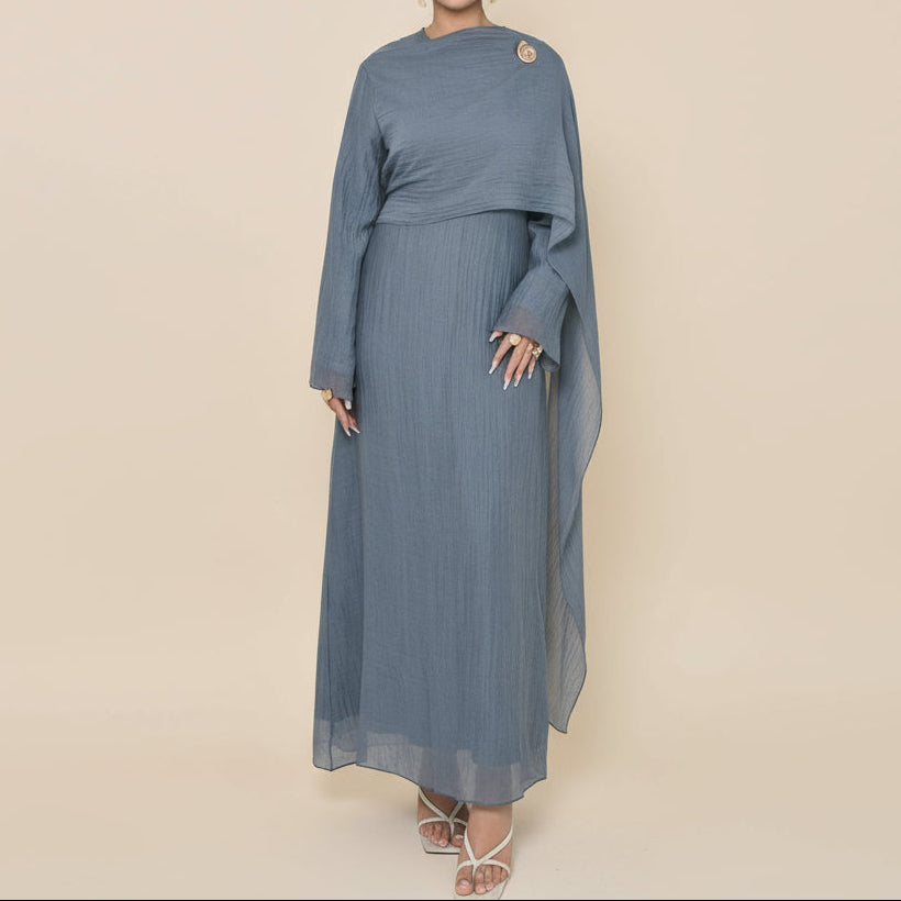 Maya – Plissiertes, langärmliges Maxikleid