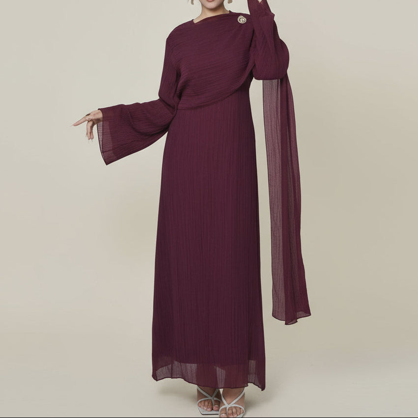 Maya – Plissiertes, langärmliges Maxikleid