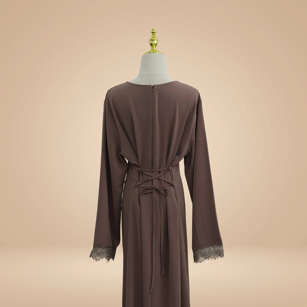 Safiya abaya en hijab-set met kanten afwerking