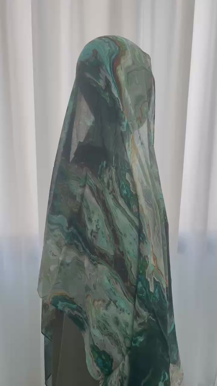 Modal-Hijab mit Smaragdgrün-Erde-Print