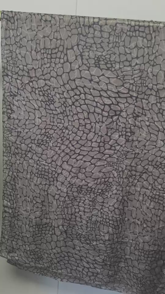 Hijab di lusso in modal di bambù con effetto squame di coccodrillo